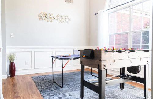 Spacious Vaulted 4BR Family Home Near Mall of GA Sleeps 12 - Foto 5