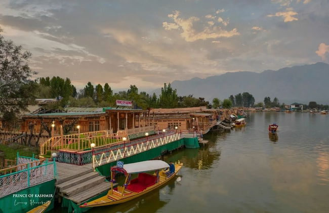 Prince of Kashmir Luxury Houseboat - Foto 15