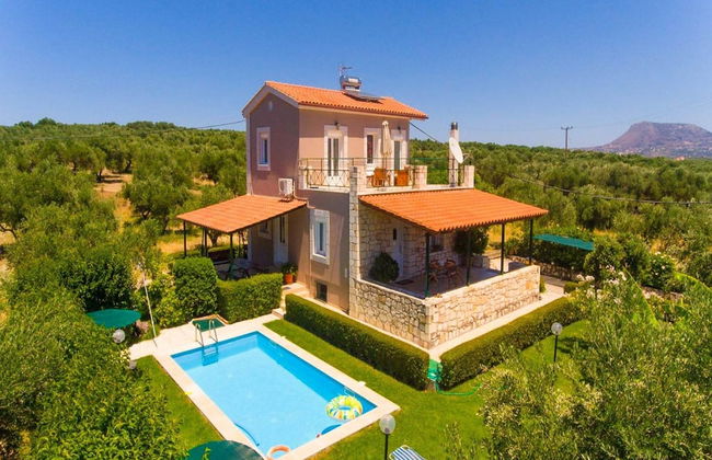 Villa Giannis Large Private Pool Walk to Beach A C Wifi Car Not Required Eco-friendly - 2088 - Foto 1