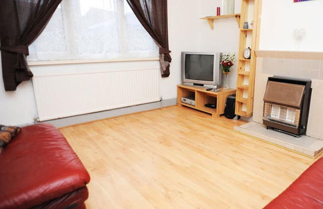 House - Sleeps 5, Private Garden & Free Parking - Photo 6