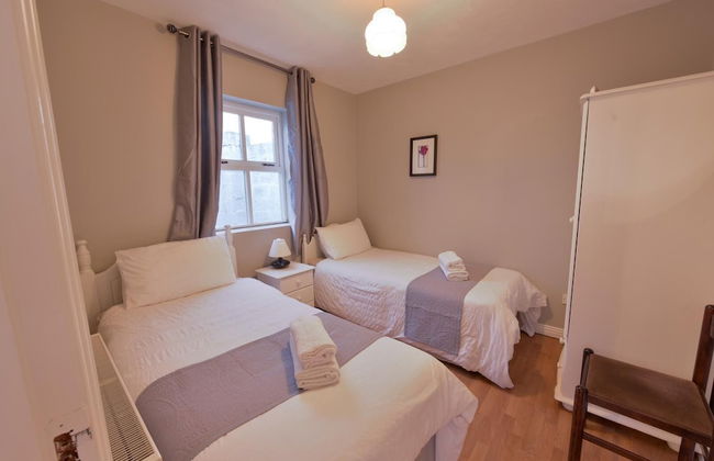10mindrivecliffsofmoher-cozy2br-parking-wifi - Photo 2