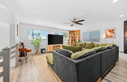 Mountains Views with Pool & Basketball, Relax & Play! - Foto 14