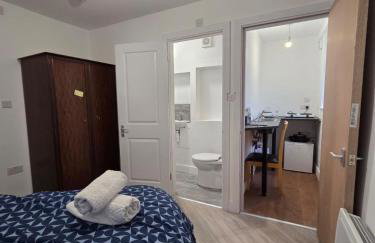 Fantastic Studio in Morden - Photo 3