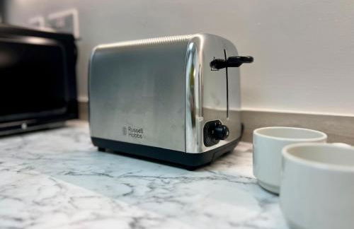 Borage House- Crawley,3BR House, Wifi, Parking, Close to Gatwick Airport, Contractor friendly, short and long term stays welcome - Foto 42