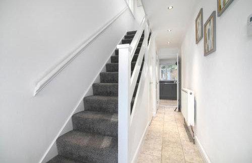 Sittingbourne Lodge, free car park - 4 Cars - Photo 36