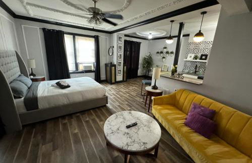 Studio W&D Parking Mins to STL Zoo Forest Park - Photo 1