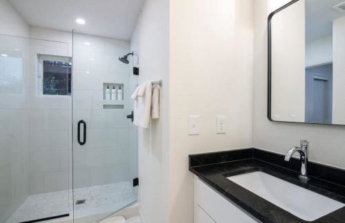 Luxurious Retreat with Stunning Views Sleeps 16) - Foto 42