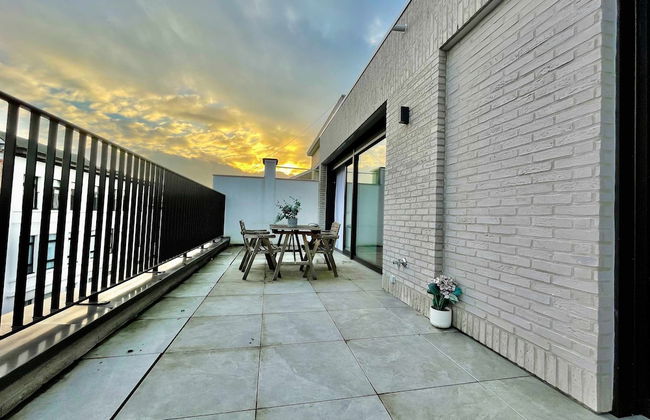 Modern 2BR Penthouse Near Diamond District by Oneluxstay - Foto 66