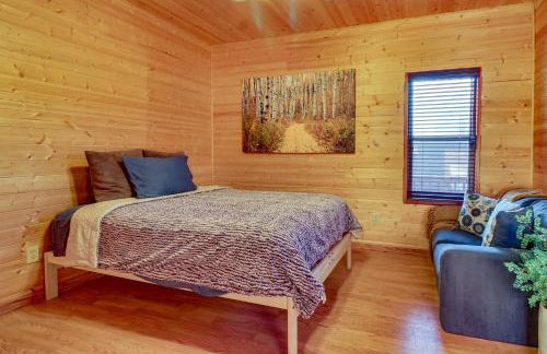 Hike, Fish and Relax Fireside! Forest Lakes Cabin - Foto 16