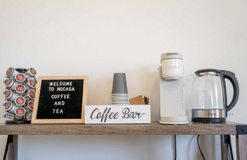 Spacious 5B2B home 5 min to airport with AC, Game Room, WiFi, Parking - Photo 20