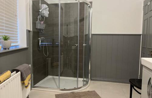 The Coach House 2 - Bedroom Apartment Sleeps 5 - Photo 16