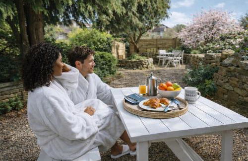 Heron Stays Bath- Historic Pub Retreat, 4 Spacious Bedrooms, Original Beams, Parking, Sleeps 9, 3 Miles to Bath Central - Foto 3