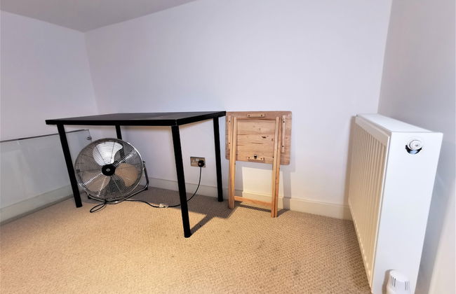 Spacious Double Room with en-suite - 2b - Photo 9