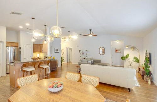 3 Mi to Escambia Bay Home with Deck and Private Yard! - Foto 1