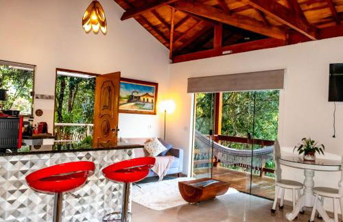 Chalé Canto do Galo 1 - Hidro da Jacuzzi, Lareira Ecológica, Cozinha Completa, Wi-Fi 80mbps, próximo a comércio local e relaxando ao som do riacho - Photo 13