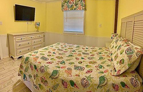 Beach Bum Paradise Edisto Beach with Pool - Photo 24