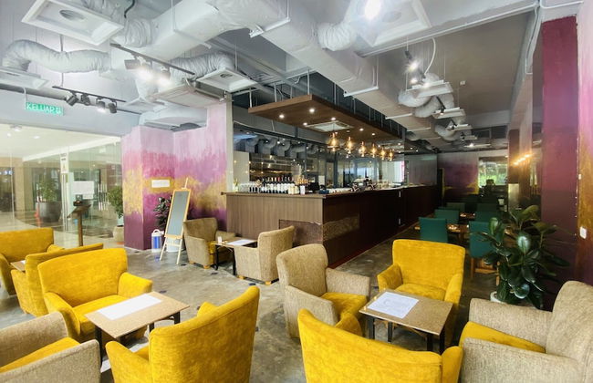 Peninsula Residents All Suite - Photo 39