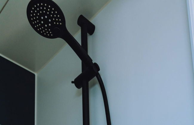 Modern Houseboat With air Conditioning Located in Marina - Foto 7