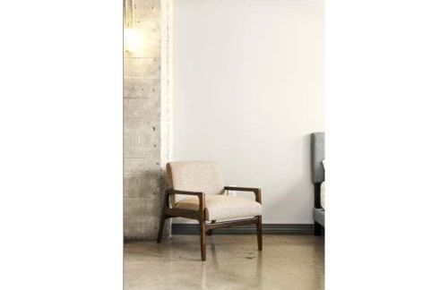 Beautiful Downtown Apartment with Parking, Laundry, & Pool - Photo 24