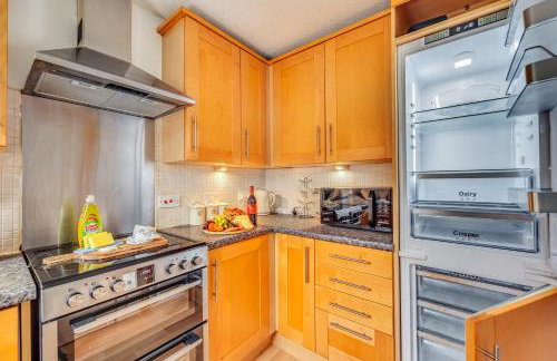 Shenley House - Close to City Centre - Driveway Parking, Self-Check-In, Workspace, Fast WiFi and Smart TV by Yoko Property - Foto 16