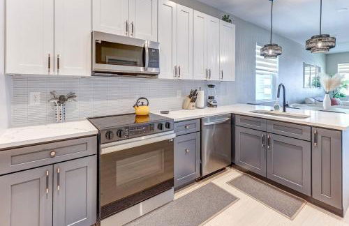 Chic & Spacious 4 Bedroom 3 Full Bathrooms Retreat in West Tampa and Pvt Backyard - Foto 52