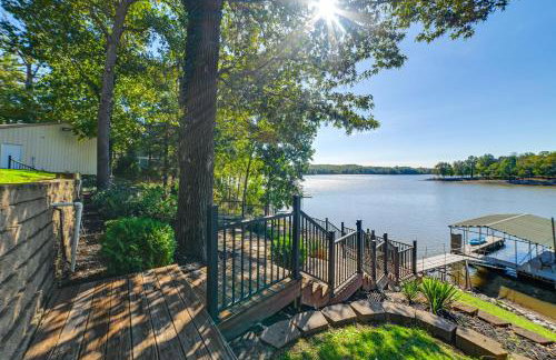 Spacious Kentucky Lake Escape with Dock and Views - Foto 34