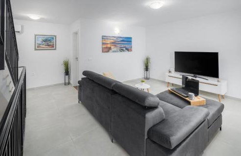 2 Bedroom Cozy Home In Visnjan - Photo 3