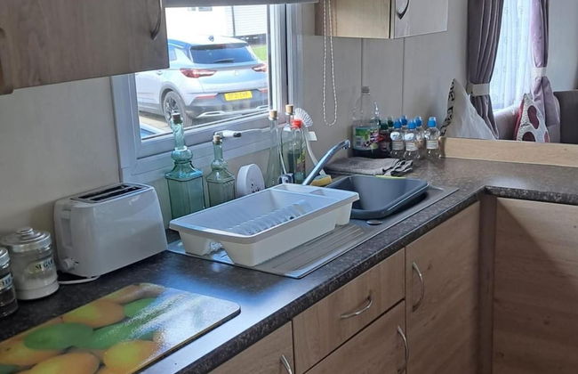 3 Bed Caravan - Sleeps 8 - Pets - Parking - Wifi - Foto 6