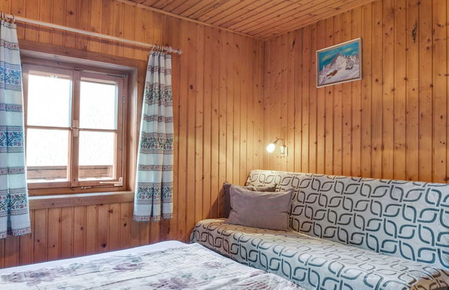 Chalet in Mortschach Near Ski Slopes - Photo 2