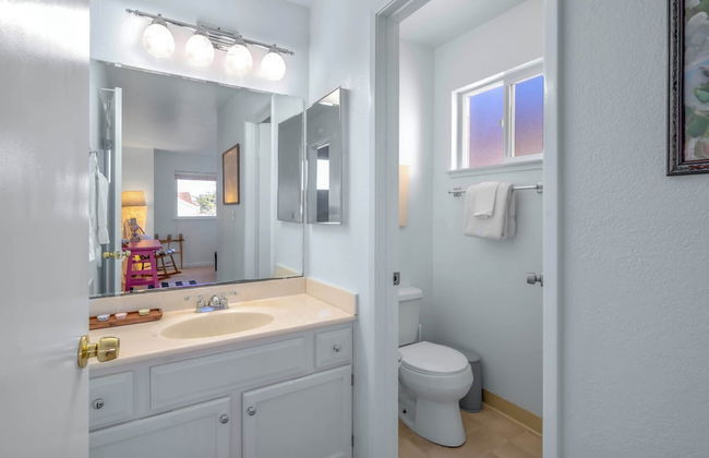 Succulents & Seashells Coastal Paradise by Beach - Foto 14