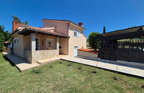 Sunny Garden Villa with Pool - Foto 43