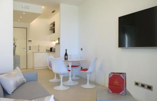 Sea View Embassy Apartment - Foto 12