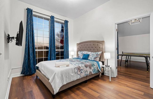 Stylish One Level Home Ping Pong Foosball Yard - Foto 17