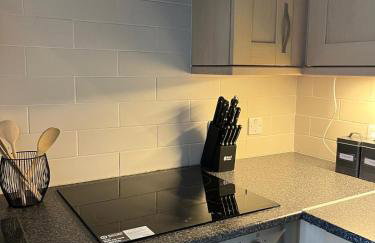 2 Bedroom Flat Free Parking Close to Gatwick - Foto 1