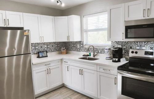 Rustic Retreats Cozy 2BR for 6 guests minutes from Las Olas - Foto 12