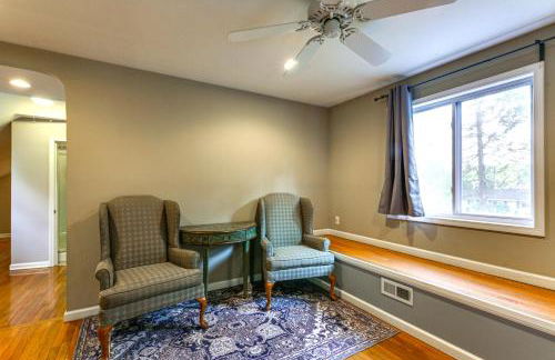 Large Yard with Pond Family Retreat in New Albany! - Foto 32