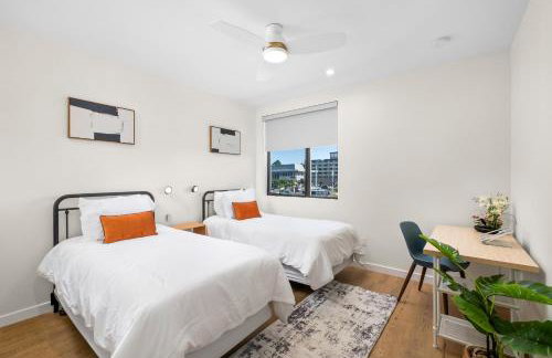 Modern 2 Bedroom King Bed EVCharger Pet-Friendly Balcony - Foto 15