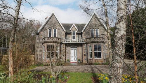 Arden House - Photo 1