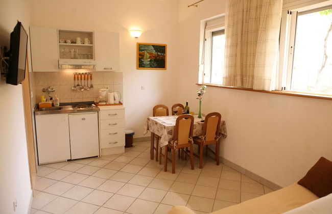 Sea front stone house - Photo 47