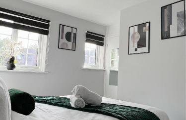 Stunning apartment in Beckton with Private Entrance - Photo 21
