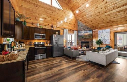 Indoor Pvt Pool, Pkyway, 44, HotTub, BBQ, King - Photo 20