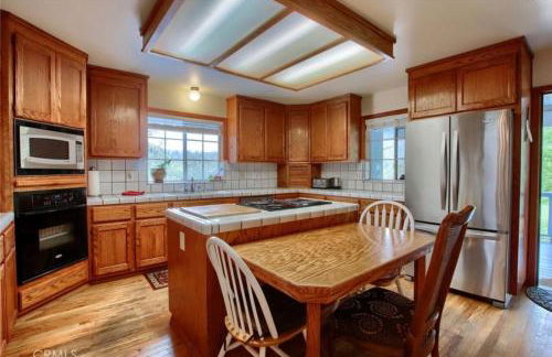 Beautiful Pet-Friendly Spacious Lodge near Yosemite & Lakes 12 Beds 6 BR up to 16 people - Foto 12