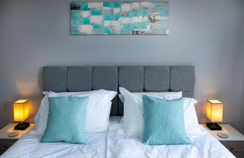 Modern and Spacious Home From Home 1 mile from M1 - with Netflix, Prime Video, PS5, free parking, superfast WiFi, BBQ - Sleeps 11 - By Brightleap Apartments - Foto 26