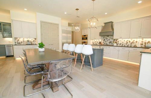 Contemporary, Luxury Retreat on Lake LBJ with Heated Pool - Foto 9