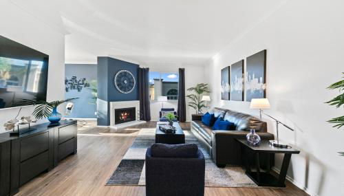 Beverly Hills Penthouse 2 BR Apt with Parking 407 - Photo 2