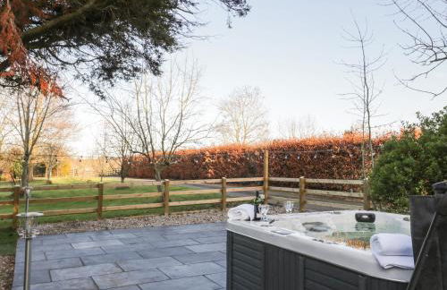 Lower Tundridge Cottage - Photo 1