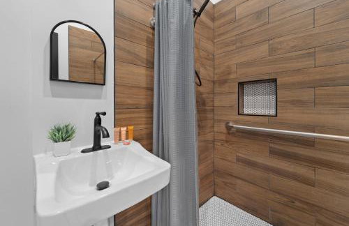 The Neon Elm Hotel - Foto 67