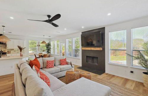 Wellness Oasis 5BR W Pool + Huge Yard + Fire Pit - Foto 13