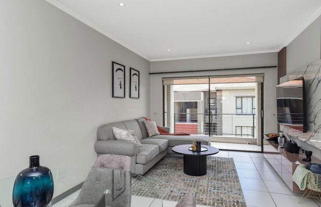 2 Bed Flat - Sleeps 4 - Pool - Garden - Parking - Photo 6