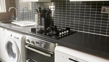 Large 3 Bedroom Home, Sleeps 7, Ideal for Families & Contractors, Long-Stay Friendly, Hosted by Clark Property Estates - Foto 2, stove, dishwasher, pet friendly